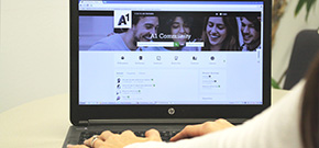 Laptop mit geöffneter A1 Community-Seite